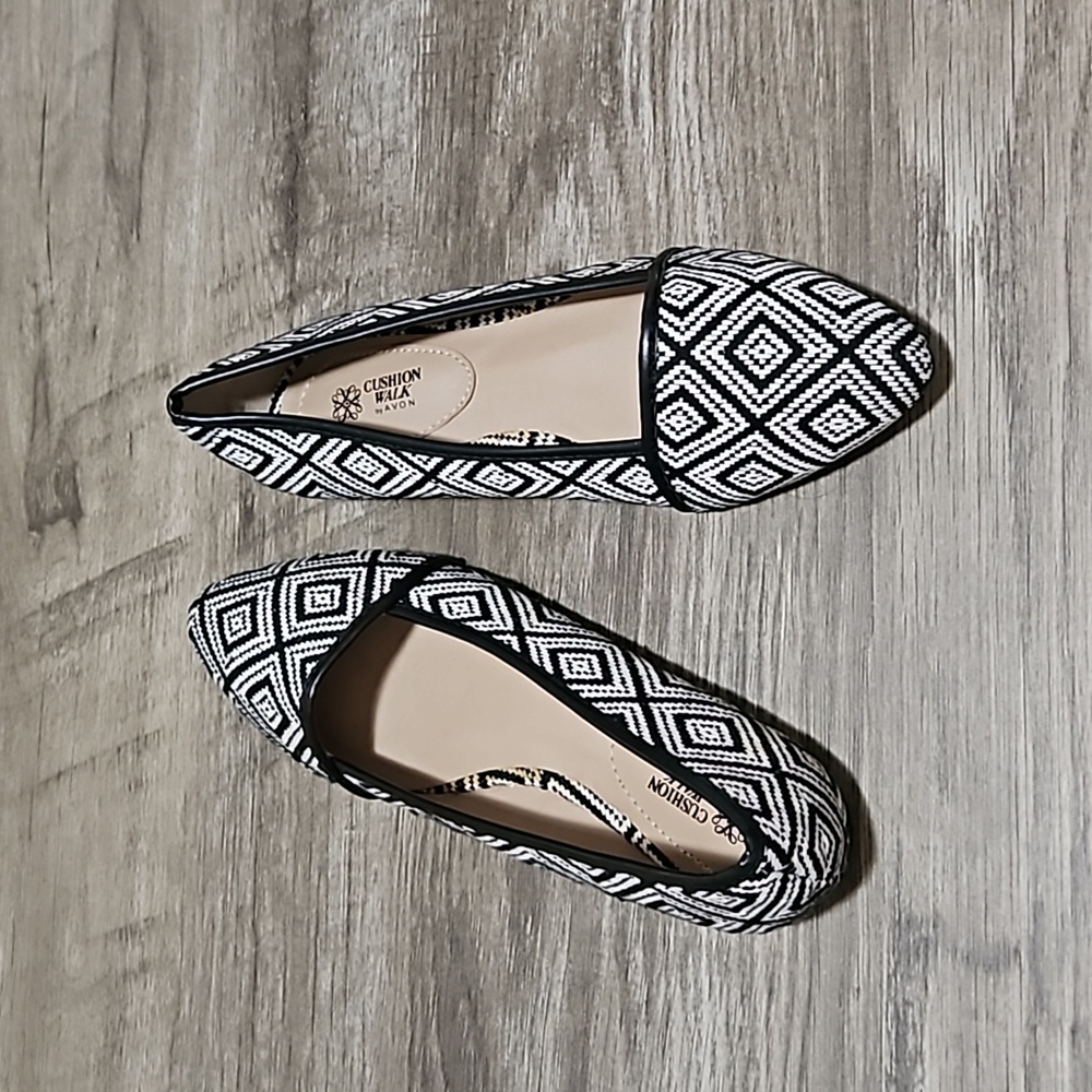 AVON CUSHION WALK GEOMETRIC FLAT SHOES 6